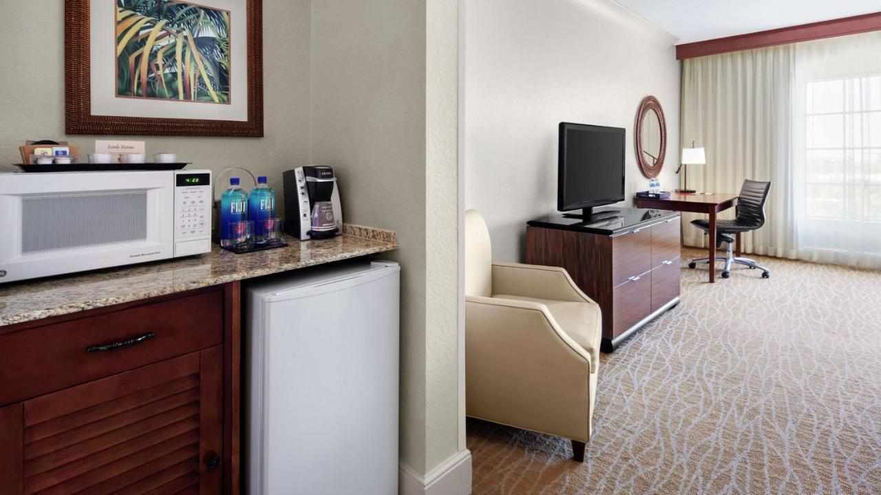 One-Bedroom King Suite Sofa Bed,1439221852:JPEG
